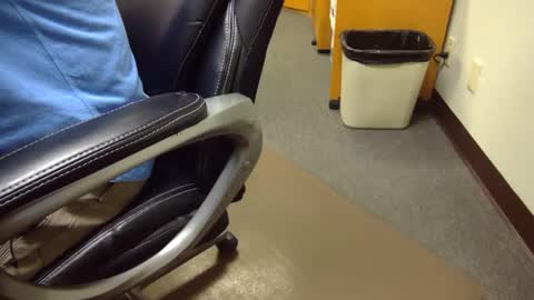 Snapshot of useemie chatting on 02.11.25 useemie online show from 02.11.25