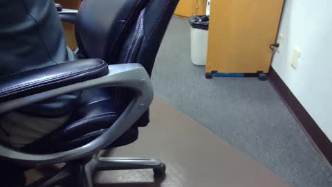 Snapshot of useemie chatting on 02.13.25 useemie online show from 02.13.25