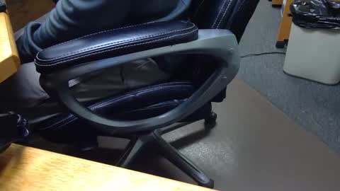 Snapshot of useemie chatting on 02.13.25 useemie online show from 02.13.25