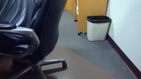 Snapshot of useemie chatting on 09.19.25 useemie online show from 09.19.25