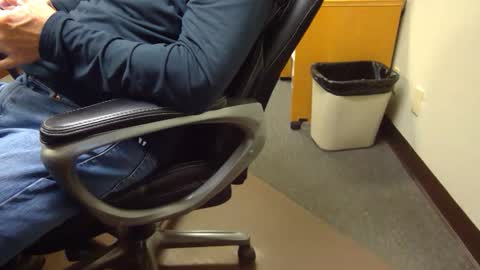 Snapshot of useemie chatting on 10.29.25 useemie online show from 10.29.25