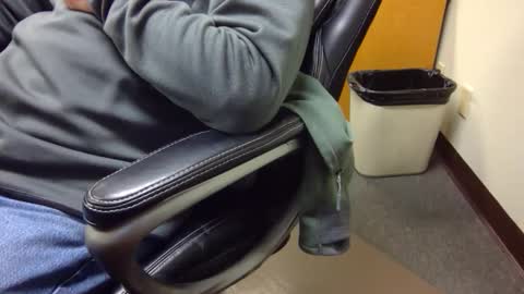 Snapshot of useemie chatting on 11.17.25 useemie online show from 11.17.25