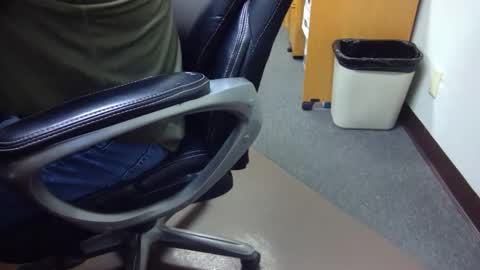 Snapshot of useemie chatting on 11.21.25 useemie online show from 11.21.25