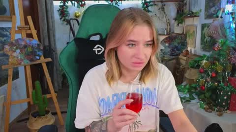 Snapshot of uvrays999 chatting on 01.01.25 Leila online show from 01.01.25