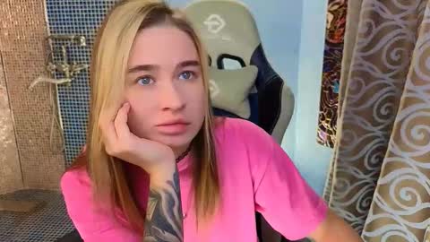 Snapshot of uvrays999 chatting on 10.03.25 Leila online show from 10.03.25