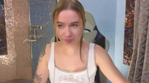 Snapshot of uvrays999 chatting on 10.19.25 Leila online show from 10.19.25