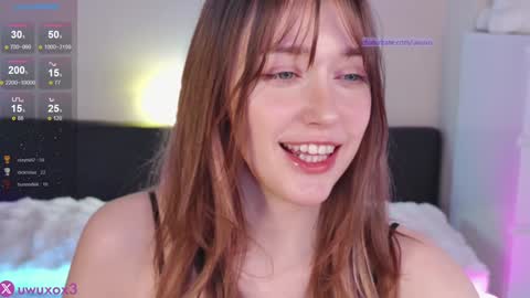 Snapshot of uwuxo chatting on 03.08.26 Romy online show from 03.08.26