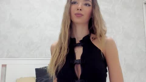 Mia online show from 10.27.25