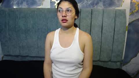 Snapshot of vainilla_cam chatting on 03.19.26 Vainilla online show from 03.19.26