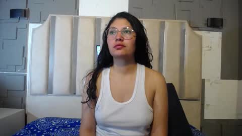 Snapshot of vainilla_cam chatting on 03.26.26 Vainilla online show from 03.26.26