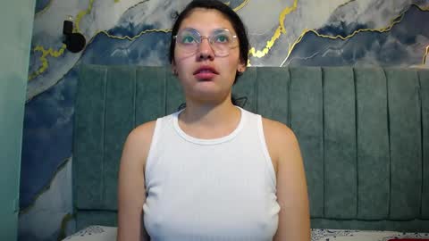 Snapshot of vainilla_cam chatting on 04.13.26 Vainilla online show from 04.13.26