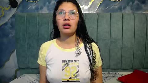 Snapshot of vainilla_cam chatting on 04.16.26 Vainilla online show from 04.16.26