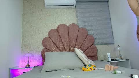 Snapshot of vaiolet_colls chatting on 02.03.26 Vaiolet colls online show from 02.03.26