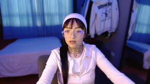 Snapshot of val_azuna chatting on 11.07.25 valentina online show from 11.07.25