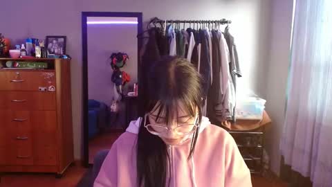 Snapshot of val_azuna chatting on 12.18.25 valentina online show from 12.18.25