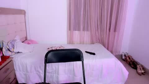 Snapshot of vale_kross chatting on 06.25.26 HI IM NEW online show from 06.25.26