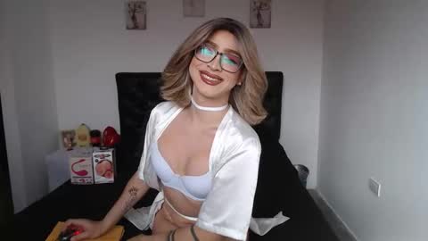 Snapshot of valen_foxxx chatting on 05.03.26 valen_foxxx online show from 05.03.26