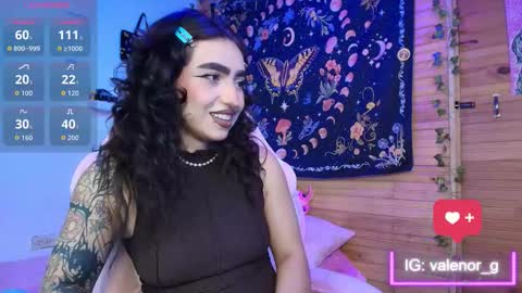 Snapshot of valenor_ chatting on 09.22.25 valentina online show from 09.22.25