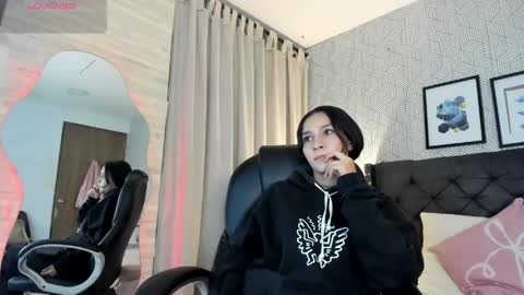 Snapshot of valentina__desire chatting on 05.07.26 Valen online show from 05.07.26