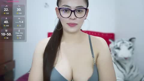 Snapshot of valentina_nappi96 chatting on 04.19.26 VALE online show from 04.19.26