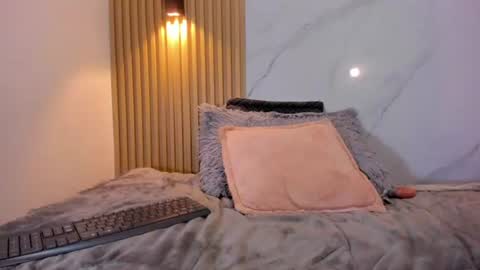 valentinaliux_ online show from 06.23.26