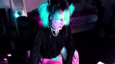 Tina Bates online show from 09.20.25