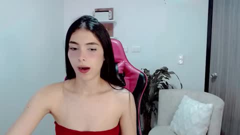 Snapshot of valentinasweet_ chatting on 11.03.25 Valentina  online show from 11.03.25