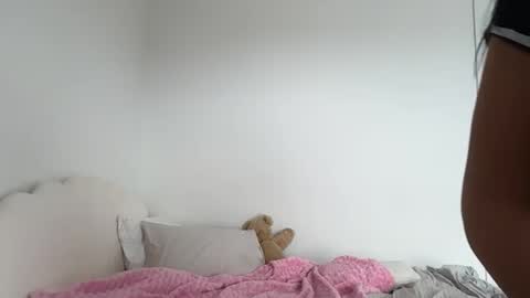 Snapshot of valentinaxo_ chatting on 09.30.25 Valentina online show from 09.30.25