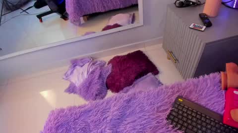 Mia  online show from 04.20.26