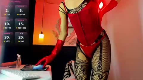 valentinee_xo online show from 06.10.26