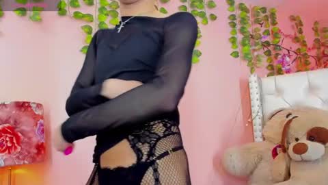 valentinee_xo online show from 06.12.26