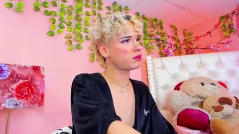 valentinee_xo online show from 07.04.26