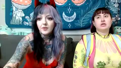 Snapshot of valentinevoss chatting on 10.20.25 Valentine online show from 10.20.25