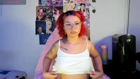 Snapshot of valentinna_5 chatting on 12.13.24 Danielle Please help me to reach 300 thumbs up online show from 12.13.24