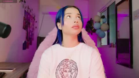 Snapshot of valentinna_5 chatting on 11.02.25 Danielle Please help me to reach 300 thumbs up online show from 11.02.25