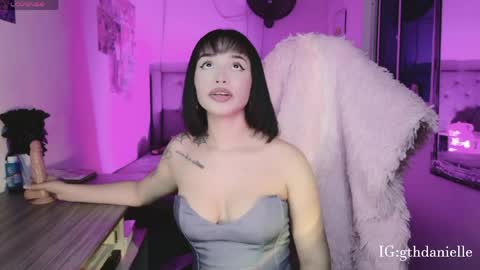 Danielle  Please help me to reach 300 thumbs up online show from 04.21.26