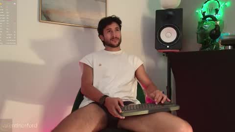 Snapshot of valentinoford chatting on 05.19.26 Valentino online show from 05.19.26