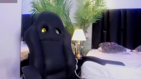 valeri_tafur online show from 10.18.25