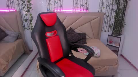 Snapshot of valeria_dark_ chatting on 05.25.26 valeria online show from 05.25.26