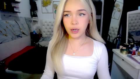 Snapshot of valeria_nikia chatting on 05.15.26 VALERIA online show from 05.15.26