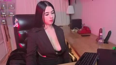 Snapshot of valeria_restrepo chatting on 05.17.26 Valeria online show from 05.17.26