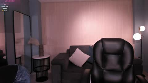 Snapshot of valeriavelvet chatting on 04.28.26 Vale online show from 04.28.26