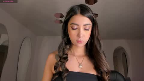 Snapshot of valeriavelvet chatting on 05.26.26 Vale online show from 05.26.26