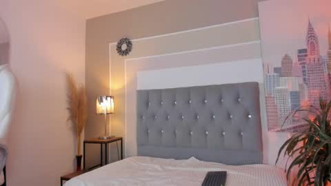 Snapshot of valeriavibes chatting on 12.19.24 Valeria online show from 12.19.24