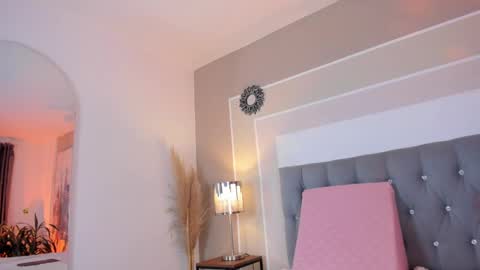 Snapshot of valeriavibes chatting on 12.25.24 Valeria online show from 12.25.24