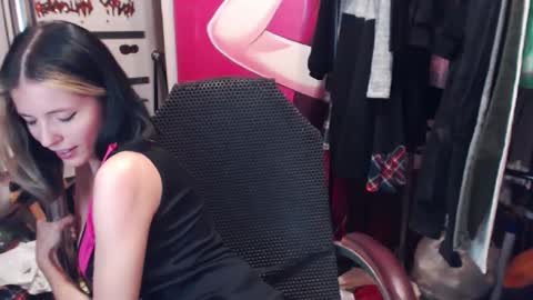 Snapshot of valeriaxkiss chatting on 12.15.24 ValeriaXKiss online show from 12.15.24