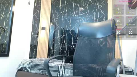 Snapshot of valerihot_1 chatting on 05.30.26 VALERIO online show from 05.30.26