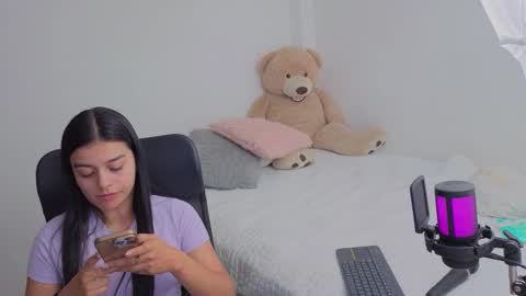 Snapshot of valerihouse chatting on 02.05.26 Juli C online show from 02.05.26