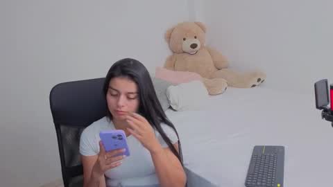 Snapshot of valerihouse chatting on 02.12.26 Juli C online show from 02.12.26