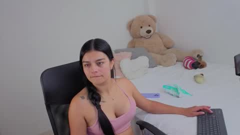 Snapshot of valerihouse chatting on 02.14.26 Juli C online show from 02.14.26